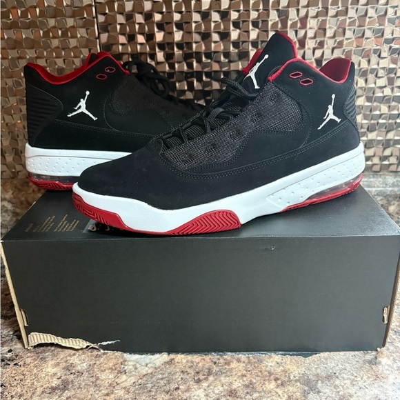 Jordan Max Aura 2 Black and Red Sneakers Sleek Design shoes new